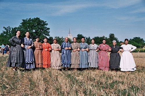 23 bunjevke u svagdasnjoj nosnji od sefira cica i piketa