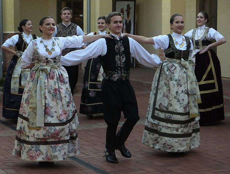bunjevacko kolo u Belom Manastiru