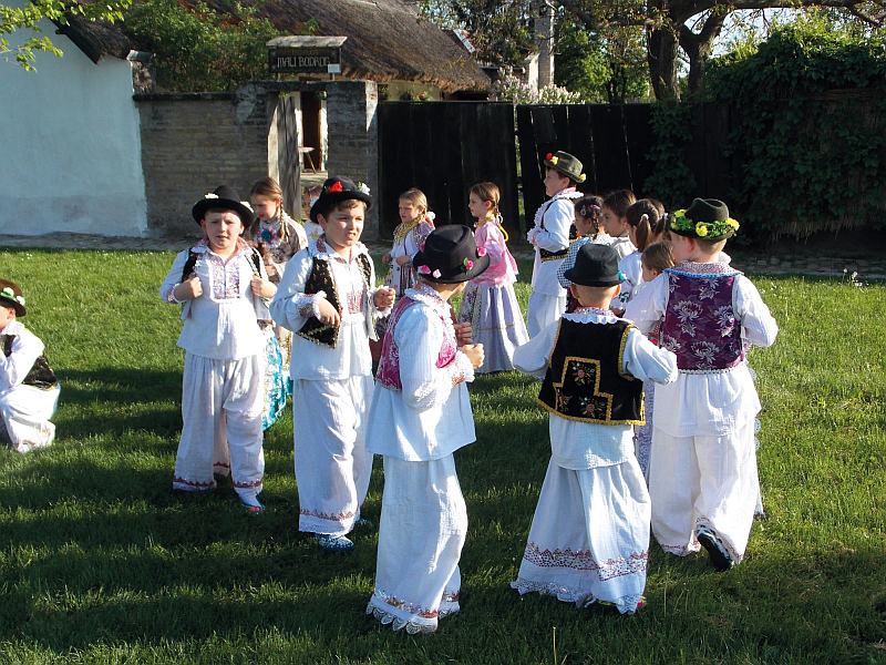 Bodrog djeca igra