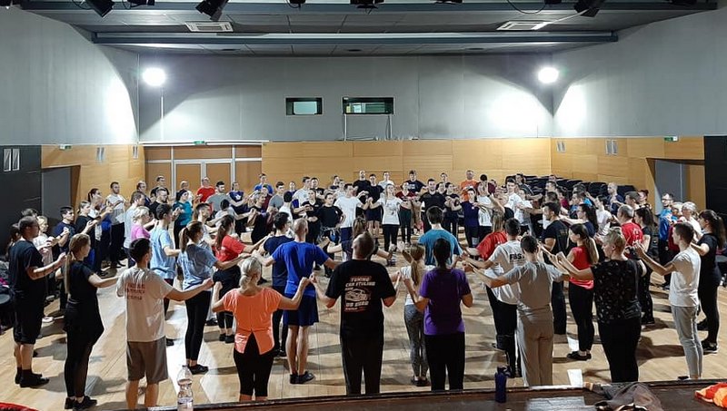 skola folklora