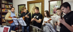 U Surčinu otvorena Uskrsna izložba