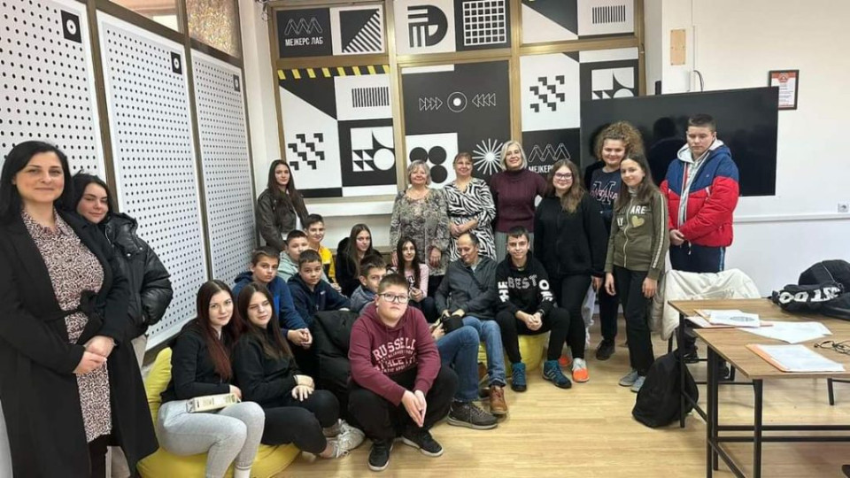 U sklopu projekta Dani Rusina u Đurđinu učenici OŠ Vladimir Nazor iz Đurđina posjetili su osnovnu i srednju školu Petro Kuzmjak