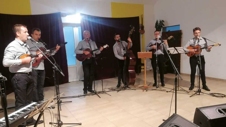 U Golubincima održan godišnji koncert tamburaškog sastava Ladan špricer