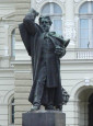 Koji hrvatski kipar je autor spomenika koji su simboli Beograda i Novog Sada?