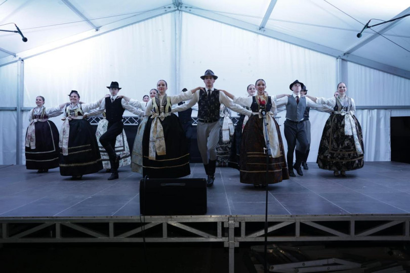 Folkloraši HKC-a Bunjevačko kolo u Virju